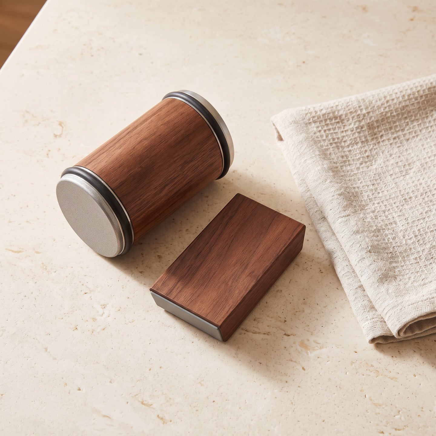 Wood roller with a magnetic 15° and 20° guide