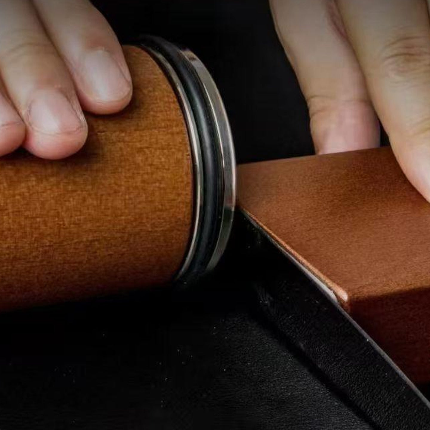 Close view of the roller sharpening a knife on the magnetic guide