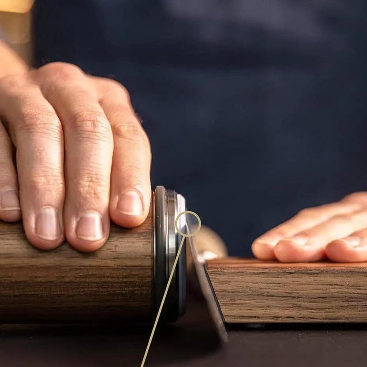 End-on view of hands using the roller and magnetic angle guide